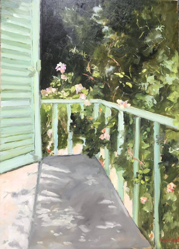 Balcon vert donnant sur un jardin